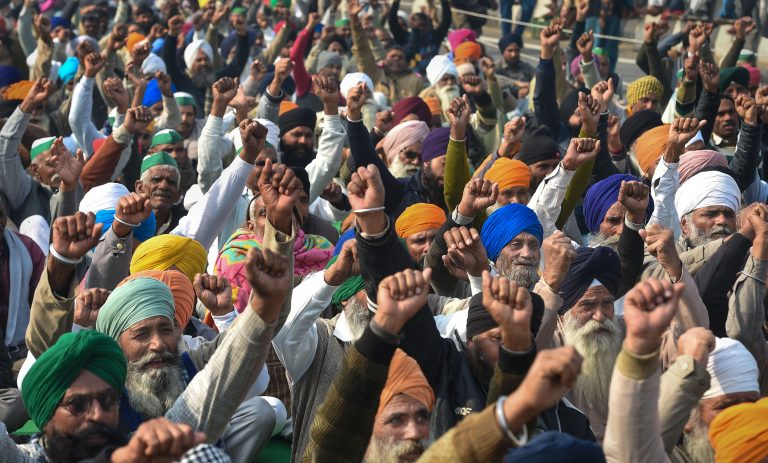 Kisan Andolan Latest News : गृह मंत्रालय ने सिंघू, गाजीपुर और टिकरी बॉर्डर के आस-पास इंटरनेट सेवा किया बंद