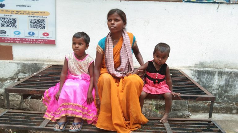 ससुरालवालों ने घर से निकाला अपनी दो बेटियों को लेकर डेढ़ साल से दर- दर भटक रही है बंधनी