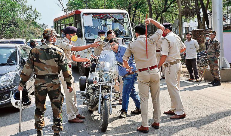 कोरोना से जंग :  लॉकडाउन पर बढ़ी सख्ती, सीमाएं सील, सूचना भवन में खुला वॉर रूम