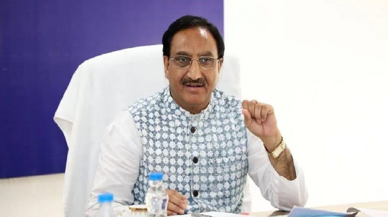 सीबीएसई के पाठ्यक्रम कम होने के बाद हो रही टिप्पणी से नाराज एचआरडी मंत्री, कही यह बात