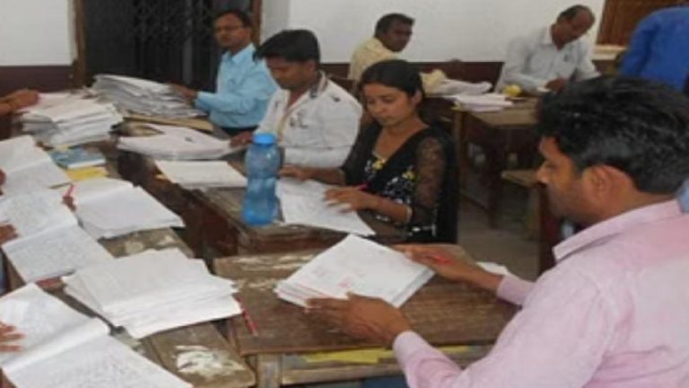 भागलपुर में शिक्षकों ने रोका मूल्यांकन कार्य, विवि प्रशासन ने दी चेतावनी,जानें पूरा मामला