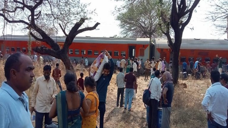 Bihar Train Accident: पटरी से उतरी लोकमान्य तिलक -जयनगर एक्सप्रेस, एक यात्री की मौत, 10 से अधिक घायल