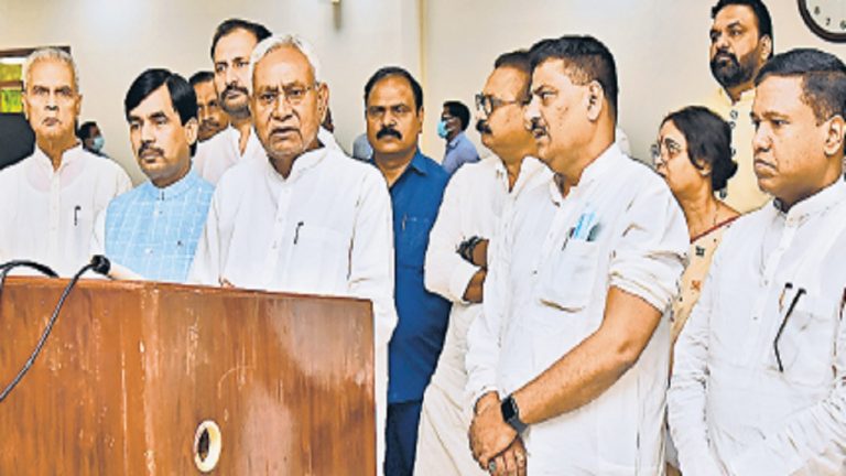 हाजीपुर सदर अस्पताल कर्मियों की करतूत, चार दिन में लड़के को बना दिया लड़की, मौत के बाद हंगामा