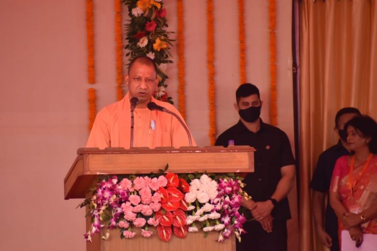 CM योगी आदित्यनाथ ने कहा, हम जिस योजना की घोषणा करते हैं उसका लोकार्पण भी करते हैं, हर सर्वे में UP है अव्वल