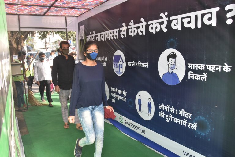 पटना के सब्जी मंडी में लगा वायरल डिस इंफेक्शन टनल, प्रवेश करते ही हो जायेंगे सैनिटाइज