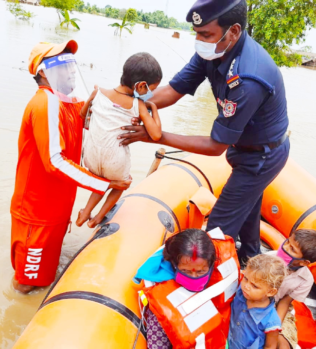बिहार के 12 जिलों में आज रेड अलर्ट,15 तक बारिश के आसार,NDRF और SDRF की 21 टीमें तैनात