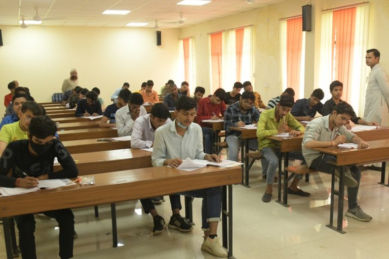 Aligarh News: एएमयू की संयुक्त प्रवेश परीक्षा में 3901 रहे अनुपस्थित, जानें कब र‍िलीज की जाएगी आंसर की?