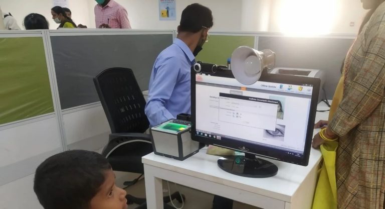 Aadhaar Card Latest Updates : इस तरह आसानी से जोड़ें आधार कार्ड से अपना मोबाइल नंबर, जानें आसान तरीका