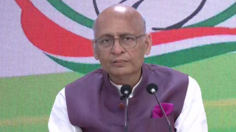 Congress: बिहार में एसआईआर के फैसले से चुनाव की विश्वसनीयता पर उठ रहा है सवाल
