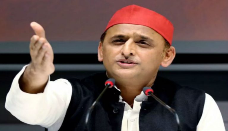 अखिलेश यादव का दावा, यूपी में जीतेंगे 400 सीटें, भाजपा ने कहा- देख रहे मुंगेरीलाल के हसीन सपने