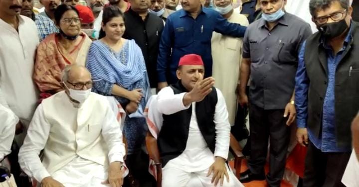 Twitter पर ‘गोडसे जिंदाबाद’ ट्रेंड होने से बिफरे अखिलेश यादव, बोले- ये लोग राष्ट्रवादी नहीं हो सकते