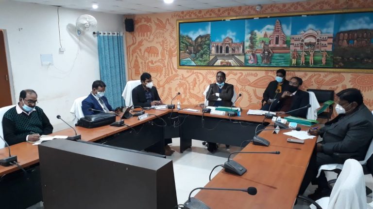 बढ़ते कोरोना संक्रमण को लेकर गंभीर दिखे मंत्री आलमगीर आलम, लोगों से मास्क पहनने व कोविड जांच की अपील की