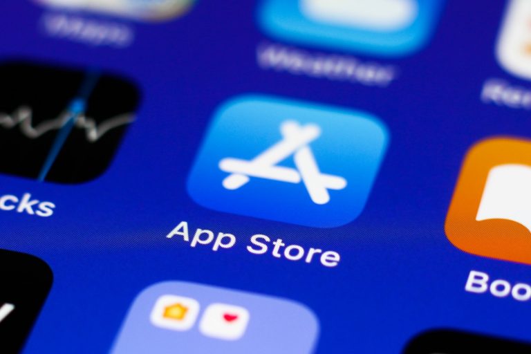 App Store के नाम पर iPhone यूजर्स को लूट नहीं पाएगी Apple, पढ़ें पूरी खबर