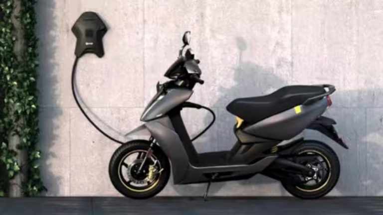 Ather की सबसे सस्ती इलेक्ट्रिक स्कूटर 450S लॉन्च, TVS iQUBE को देगी टक्कर