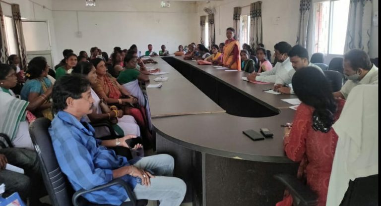 Jharkhand News : गुमला में सहिया दीदी से वसूले जा रहे हैं 5-5 हजार रुपये, BDO की जांच में हुई पुष्टि