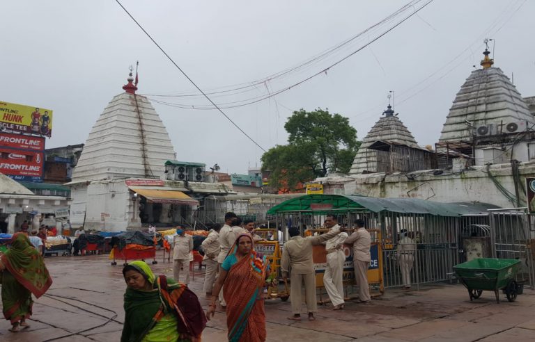 देवघर : दुनिया भर के मंदिर सज गये, पर बाबा बैद्यनाथ मंदिर को नहीं सजाया गया