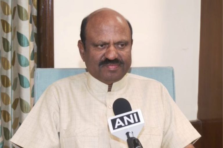नॉर्थ बंगाल यूनिवर्सिटी में राज्यपाल सीवी आनंद बोस के खिलाफ लगे ‘गो बैक’ के नारे, छात्रों ने दिखाये काले झंडे