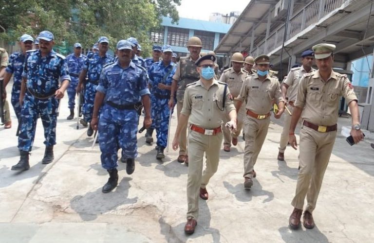 बरेली में भारत बंद का नहीं दिखा असर, एसएसपी ने फोर्स के साथ किया फ्लैग मार्च, सीओ बदले…