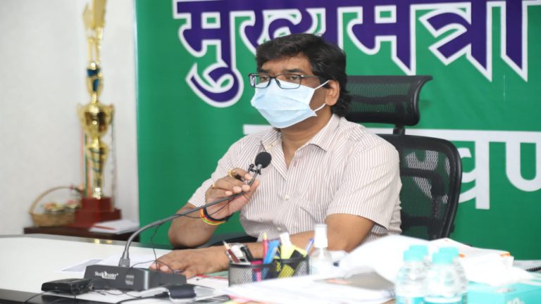 सीएम हेमंत सोरेन झारखंड के इन 33 जवानों को देंगे बिरसा पदक, 15 अगस्त को करेंगे सम्मानित सीएम हेमंत सोरेन झारखंड के इन 33 जवानों को देंगे बिरसा पदक, 15 अगस्त को करेंगे सम्मानित