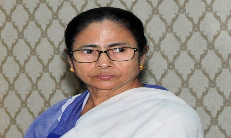ममता बनर्जी ने आंदोलनरत किसानों से की बात, कहा- कानून में संशोधन नहीं, रद्द करने की करें मांग