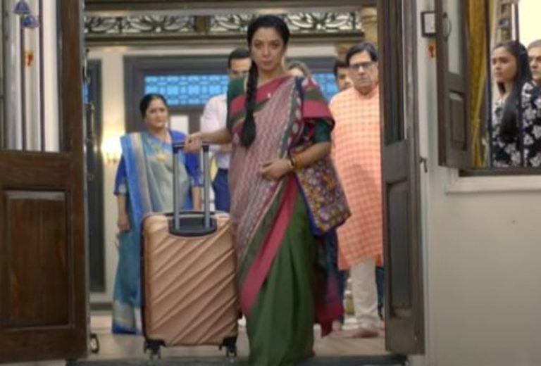 Anupamaa Spoiler Alert: अनुपमा ने अनुज के लिए छोड़ा वनराज का घर, शाह परिवार को लगेगा जबरदस्त झटका, देखें VIDEO Anupamaa Spoiler Alert: अनुपमा ने अनुज के लिए छोड़ा वनराज का घर, शाह परिवार को लगेगा जबरदस्त झटका, देखें VIDEO