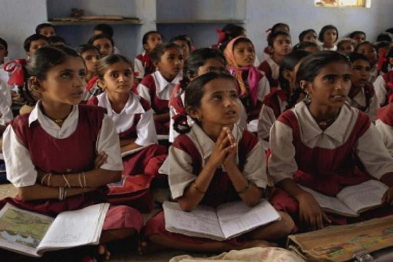 Education: देश के स्कूलों में इंटरनेट और कंप्यूटर की पहुंच का हो रहा है विस्तार