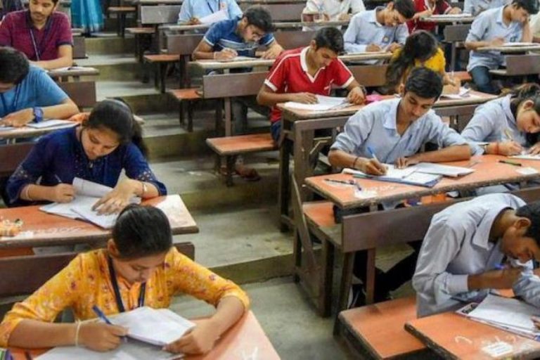 SSC Stenographer Grade ‘C’ & ‘D’ Examination, 2024 : बारहवीं के बाद सरकारी नौकरी की ओर बढ़ाएं कदम