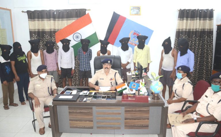 देवघर से फिर 11 साइबर अपराधी पुलिस के हत्थे चढ़े, ऐसे बनाते हैं लोगों को कंगाल देवघर से फिर 11 साइबर अपराधी पुलिस के हत्थे चढ़े, ऐसे बनाते हैं लोगों को कंगाल