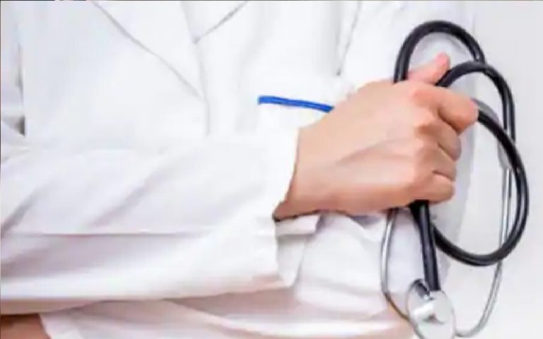 चिकित्सा पेशे के सामने मुश्किलें