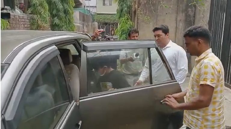 Jharkhand News: झारखंड की निलंबित IAS पूजा सिंघल, पति अभिषेक झा, ससुर व रवि केजरीवाल से ईडी ने की पूछताछ