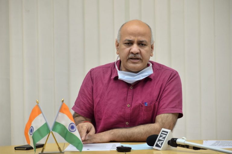 सीएम केजरीवाल पर कमेंट करने वाली अंबेडकर विश्वविद्यालय की छात्रा को राहत,मनीष सिसोदिया ने माफ किया फाइन