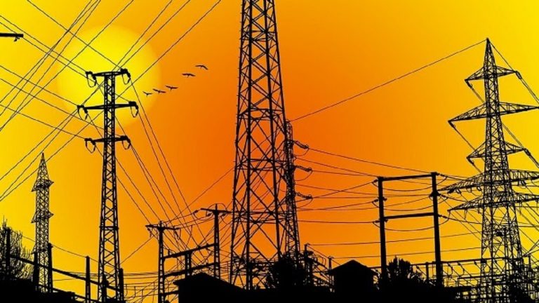 बलिया में शहरीकरण के नाम पर बिजली विभाग ने लगाया जुर्माना, अब उपभोक्ता फोरम का दरवाजा खटखटाएंगे पीड़ित