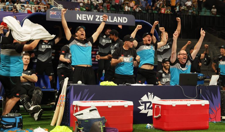 ENG vs NZ T20 WC: न्यूजीलैंड ने दी इंग्लैंड को मात तो लोगों को आई धोनी की याद, कैप्टन कूल की फोटो हुई वायरल