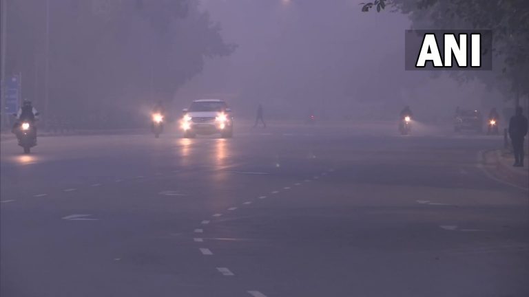 Weather Forecast: दिल्ली की हवा बहुत खराब, तमिलनाडु में बारिश से तबाही, बिहार-झारखंड में बढ़ेगी ठंड