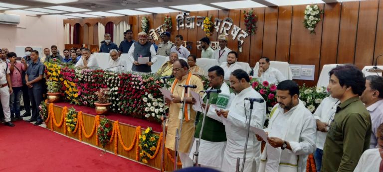 बिहार विधान परिषद में वर्षों बाद सभी सीटें फुल, 24 नये सदस्यों ने आज ली शपथ