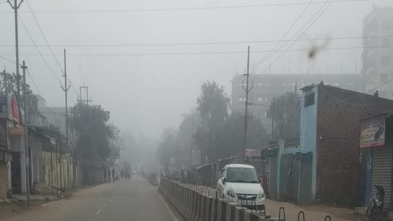 जामताड़ा : तापमान में काफी गिरावट आने से बढ़ी ठंड