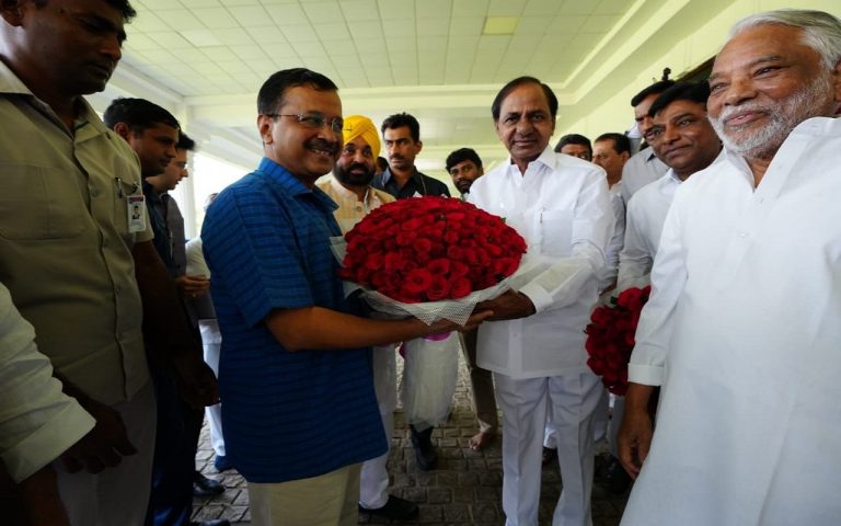 ‘यह समय आपातकाल के दिनों से भी बदतर’, केजरीवाल से मुलाकात के बाद बोले केसीआर