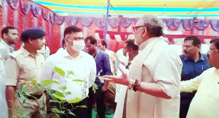 Katihar: केंद्र मंत्री गिरिराज सिंह ने जीविका के डीपीएम को सरेआम लगायी फटकार, डीएम पर भी बिफरे