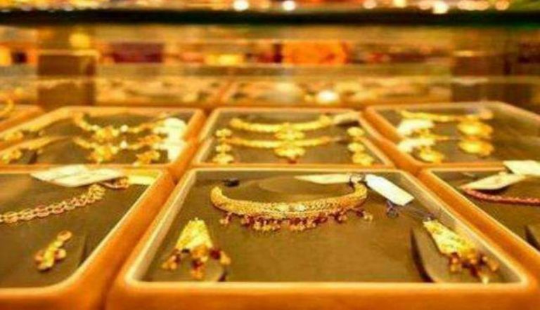 Gold Price Latest Updates : फिर सस्ता हो गया सोना, घर में है शादी तो जल्दी करें खरीदारी, जानिए आने वाले दिनों में कितनी हो सकती है कीमत