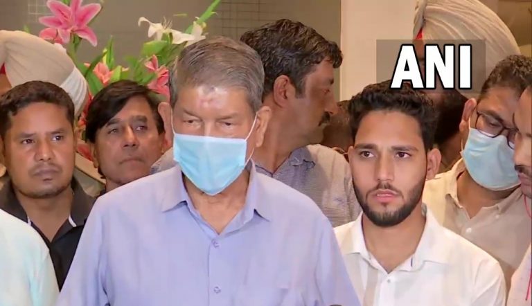 पंजाब में गुटबाजी के बीच हरीश रावत का बड़ा ऐलान, बोले- कैप्टन अमरिंदर सिंह के नेतृत्व में ही लड़ेंगे चुनाव