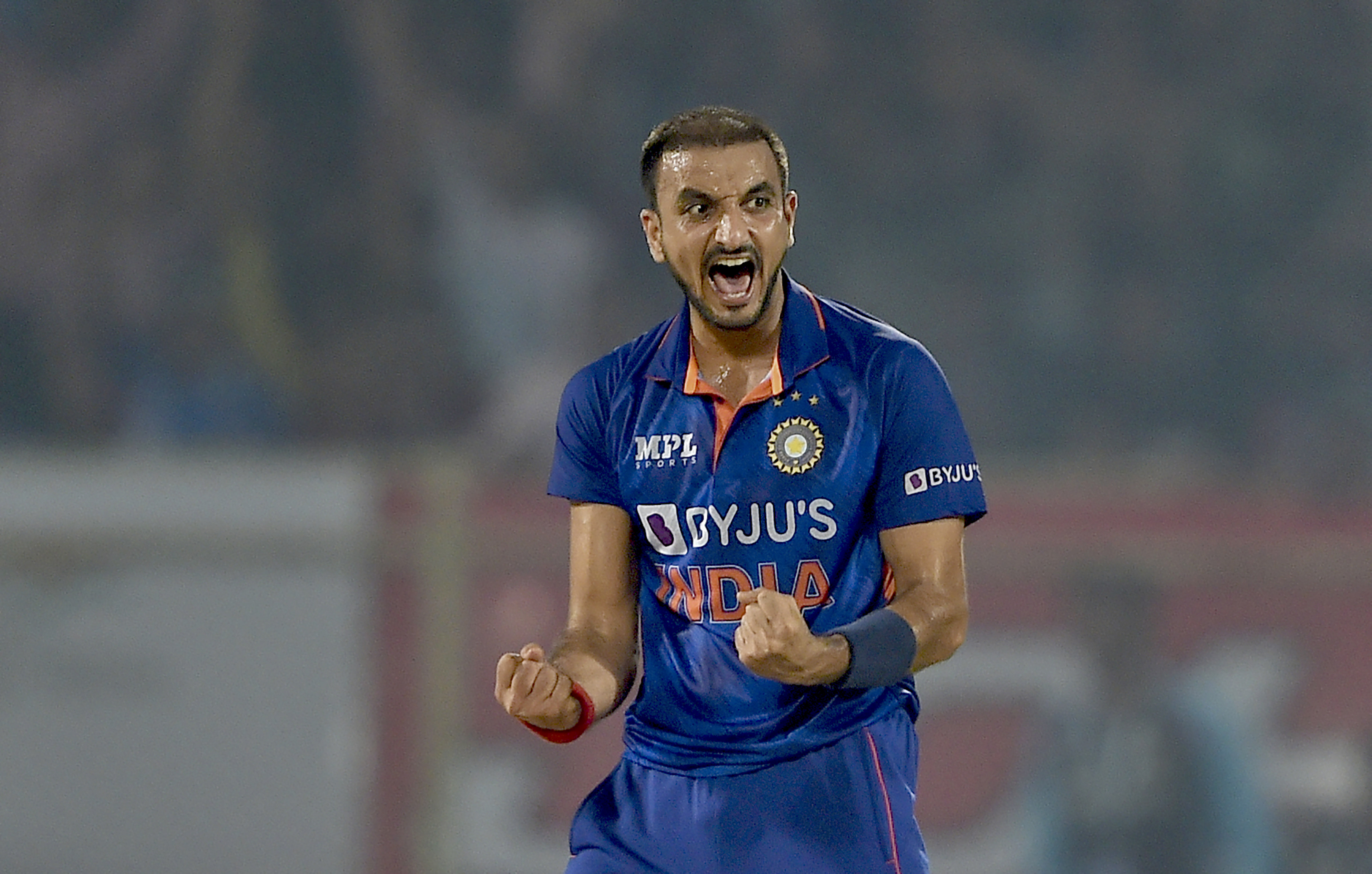 DC vs RCB, IPL 2022: हर्षल पटेल की वापसी से मजबूत होगी आरसीबी, लेकिन दिल्ली कैपिटल्स से मिलेगी कड़ी टक्कर
