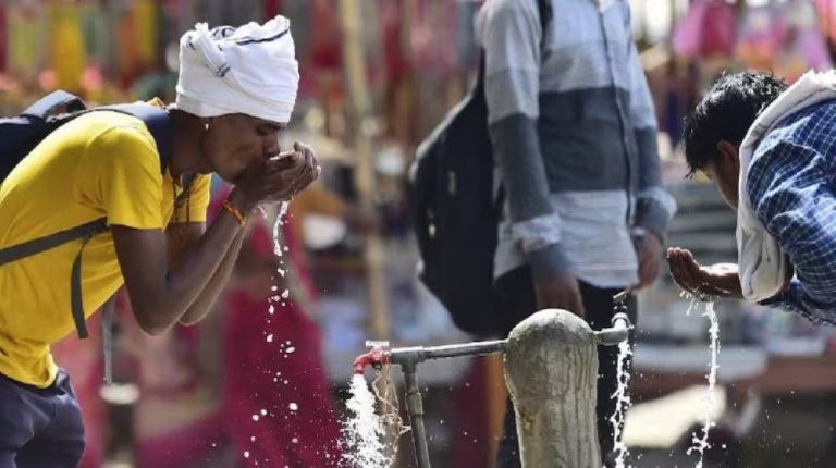 UP Weather Update: यूपी में झुलसा देने वाली गर्मी के लिए रहें तैयार, इस हफ्ते 45 डिग्री तक पहुंचेगा पारा