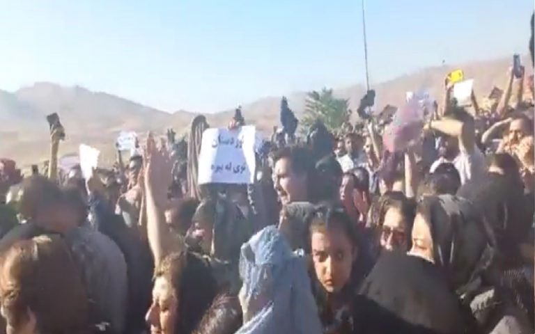 Hijab Row: चार सप्ताह से ईरान में जारी है प्रदर्शन, दो लोगों की हुई मौत