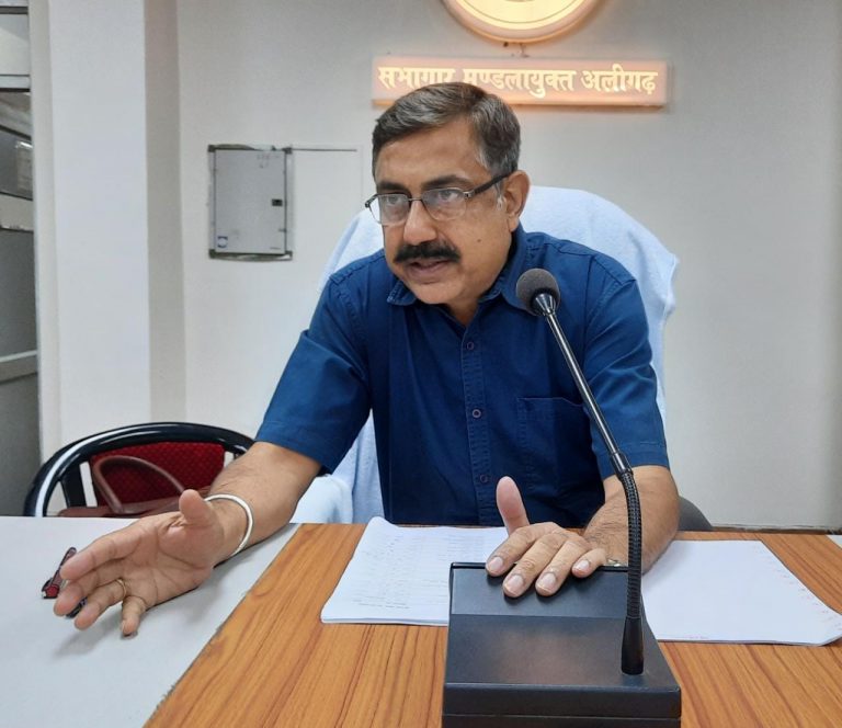 अलीगढ़ में 48 अधिकारियों पर 12 लाख का अर्थदंड, 13 घंटे में 385 आरटीआई मामले सुने गए