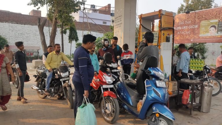 भारत में ईंधन की मांग मार्च में 4 प्रतिशत बढ़कर तीन साल के उच्च स्तर पर