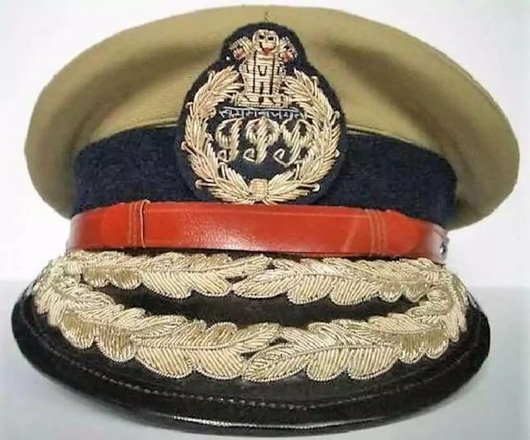 योगी सरकार ने 8 एसपी समेत 13 आइपीएस का किया तबादला, देखें पूरी सूची