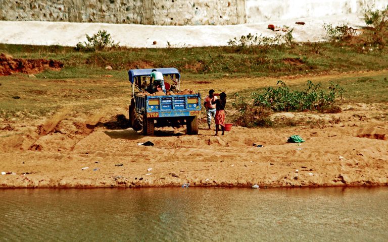 सरायकेला में चार घाटों का आज खुलेगा टेंडर, अब चालान के साथ मिलेगा बालू