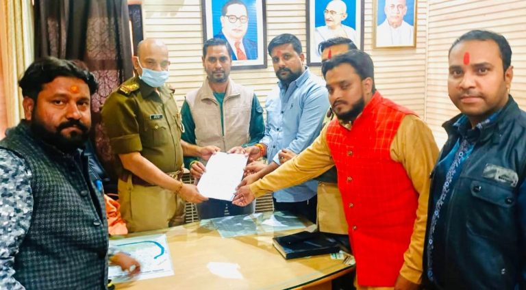 Agra News: शिक्षा के मंदिर में ‘धर्म’ के विरोध की पढ़ाई, हिंदूवादी संगठनों ने की कार्रवाई की मांग
