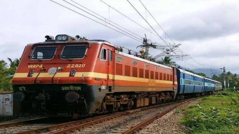 Indian Railways : रेलवे शुरू करेगा होली स्पेशल ट्रेंन, इन स्टेशनों से चलेगी गाड़ी