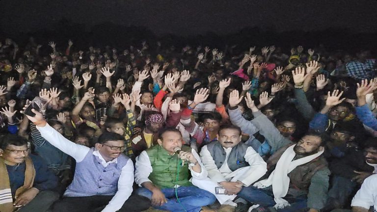 जामताड़ा विधायक डॉ इरफान अंसारी रात्रि महाचौपाल में बोले- 10 साल दीजिये,झारखंड को बनाकर दिखायेंगे विकसित राज्य